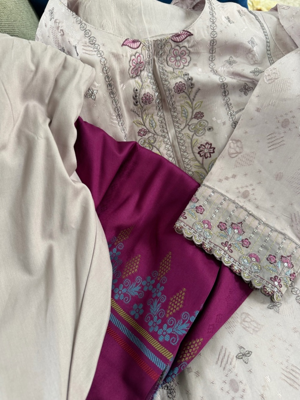 Embroidered three piece Pakistani Floral set with Magenta Print and wrap.